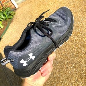 Underarmor charged deluxe comfort shoe woman’s size 9 allllllll black!